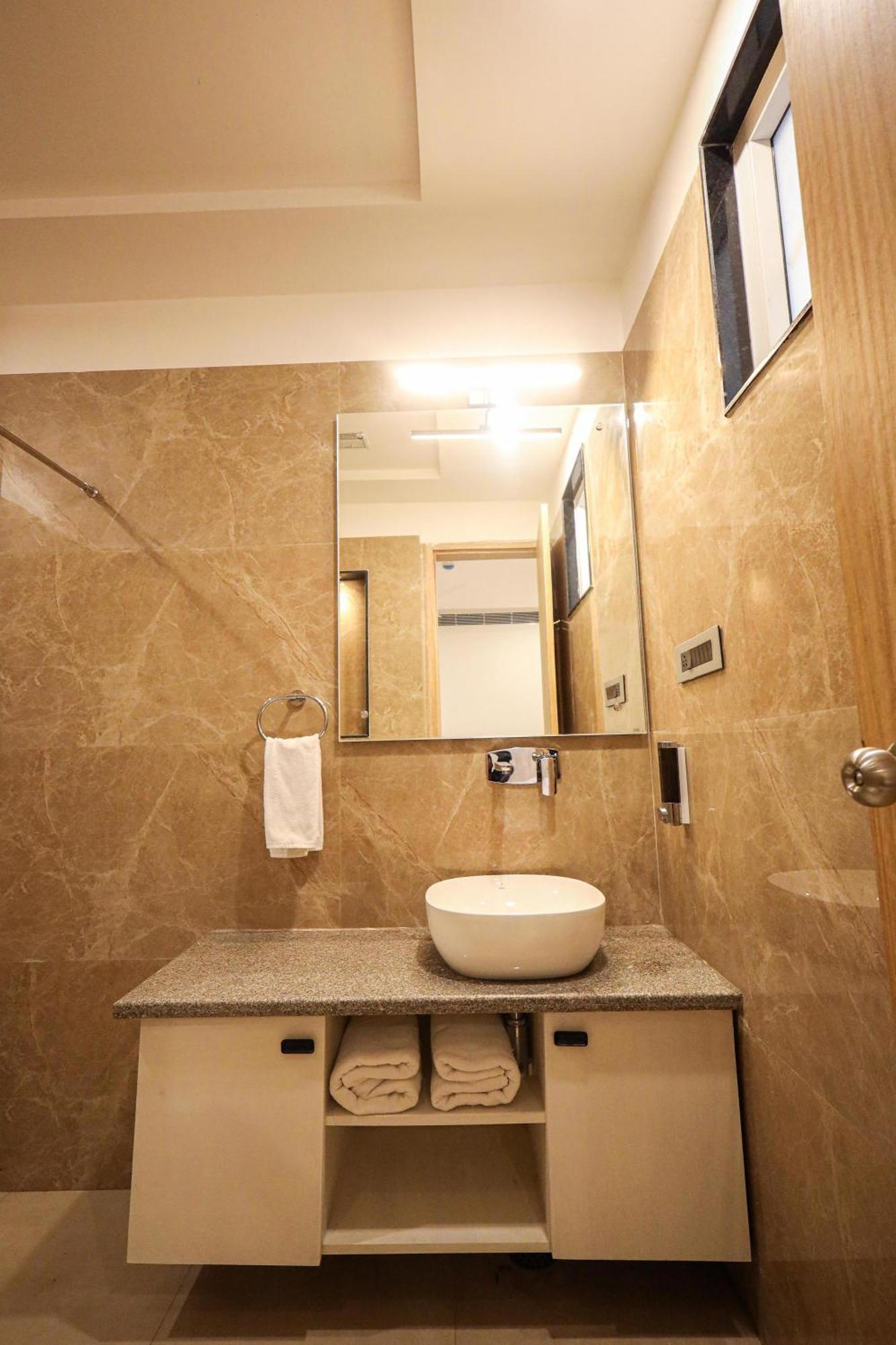 Hotel The Royal Legacy à Lucknow Extérieur photo