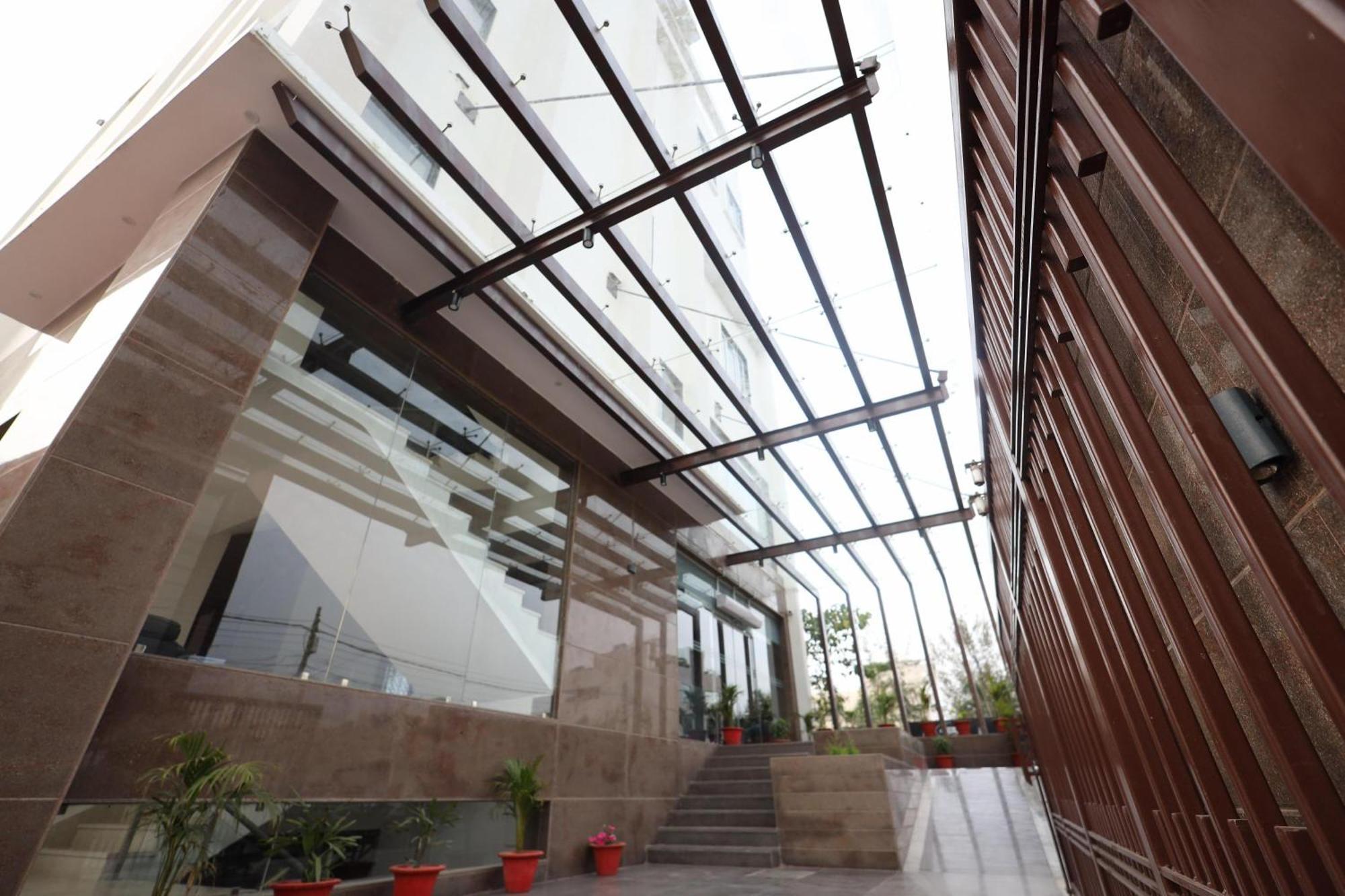 Hotel The Royal Legacy à Lucknow Extérieur photo