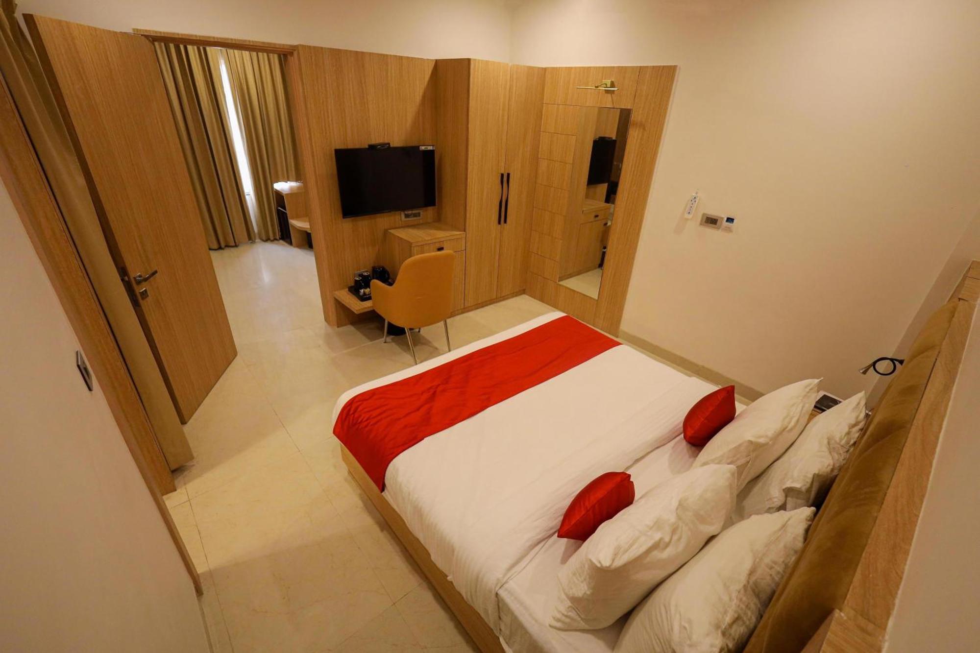 Hotel The Royal Legacy à Lucknow Extérieur photo