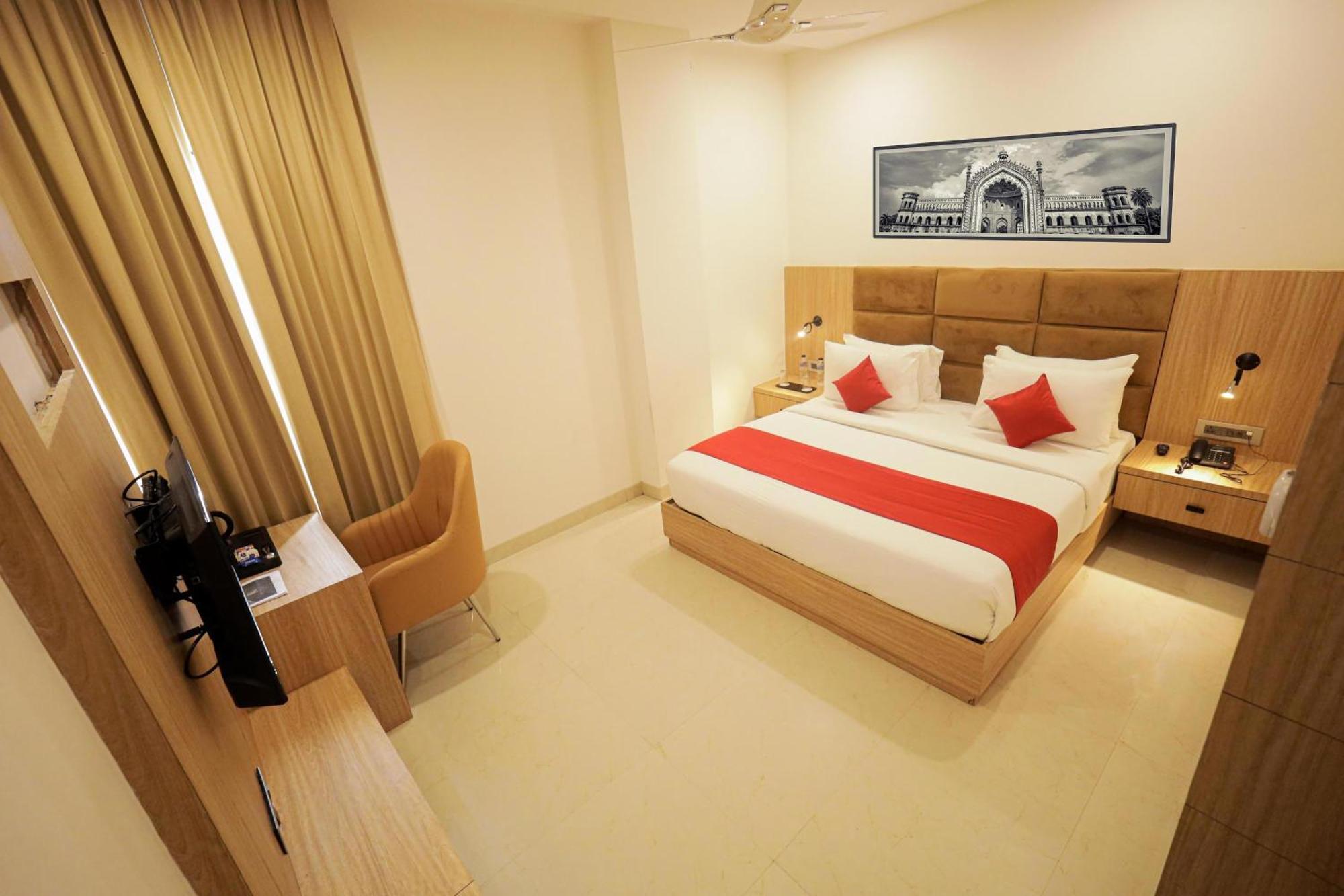 Hotel The Royal Legacy à Lucknow Extérieur photo