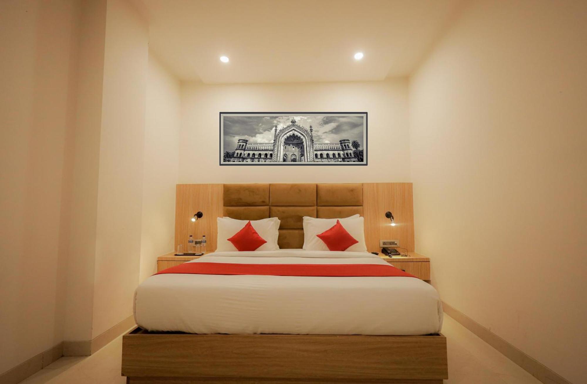 Hotel The Royal Legacy à Lucknow Extérieur photo
