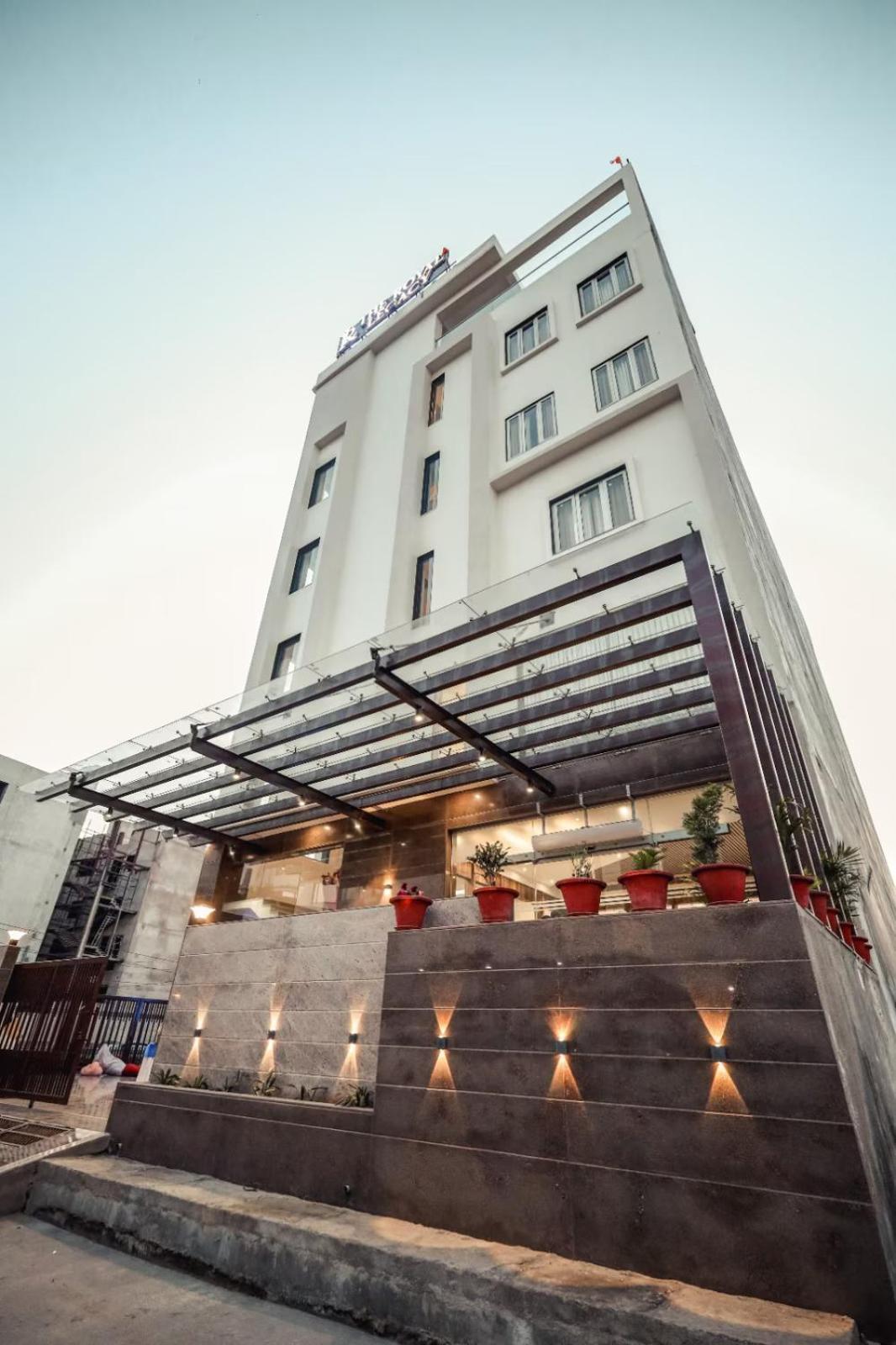Hotel The Royal Legacy à Lucknow Extérieur photo