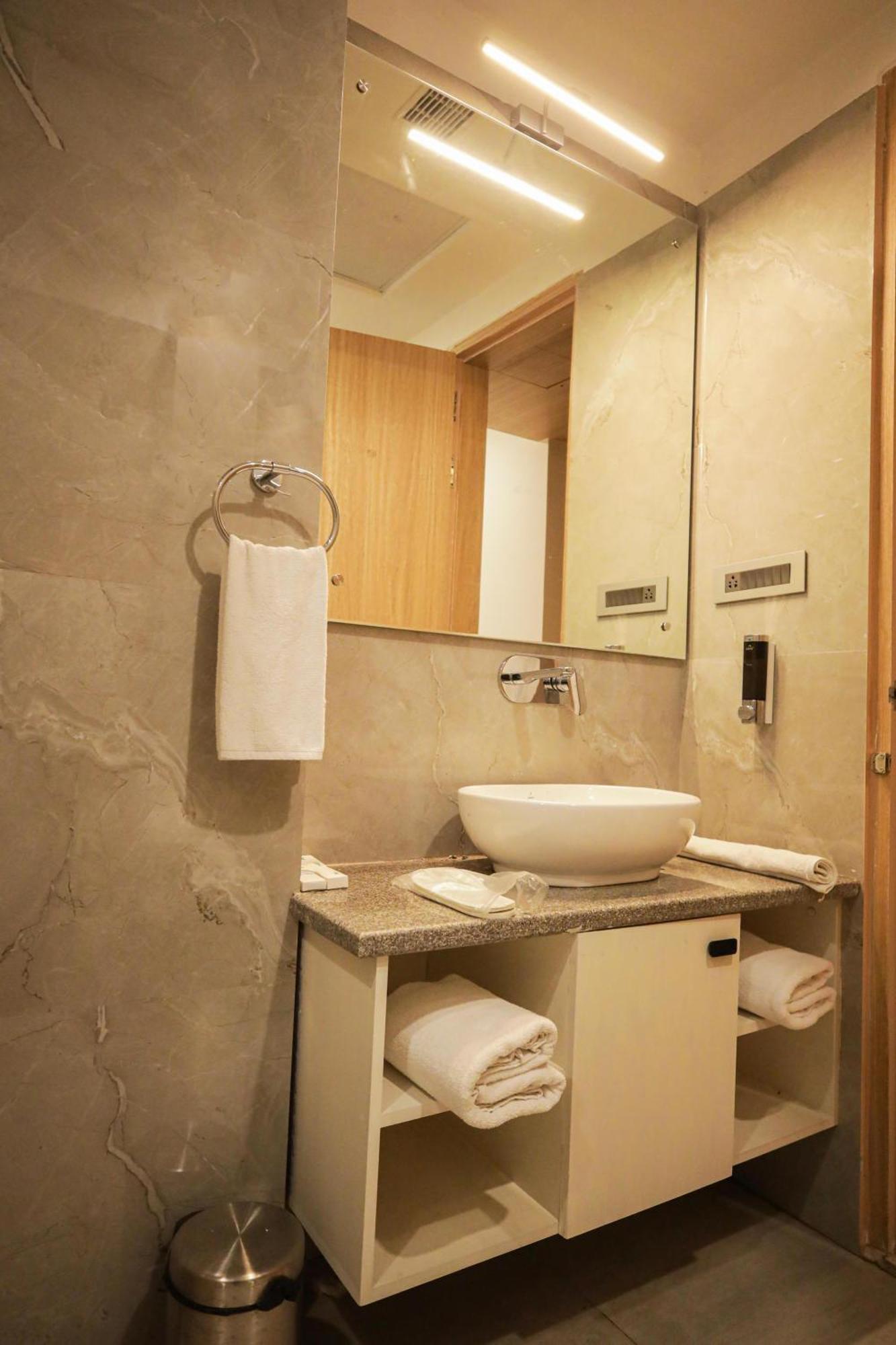 Hotel The Royal Legacy à Lucknow Extérieur photo