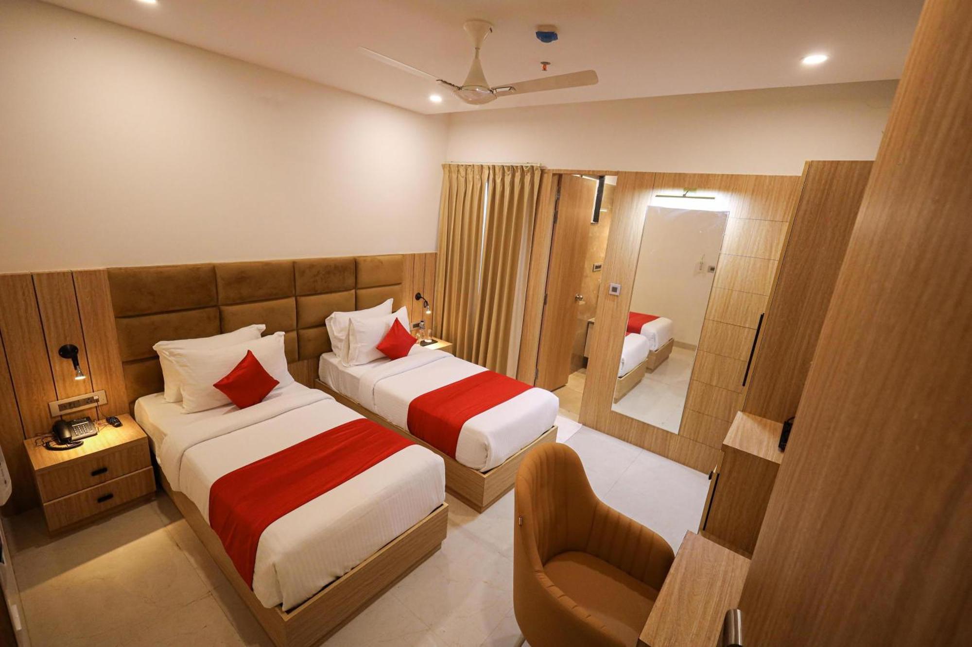Hotel The Royal Legacy à Lucknow Extérieur photo