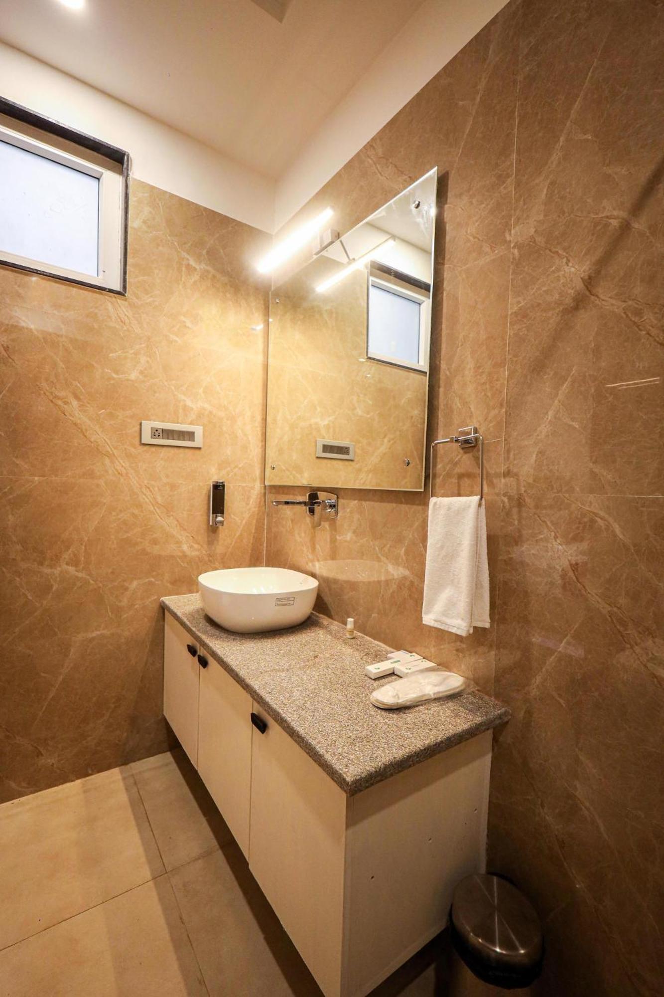 Hotel The Royal Legacy à Lucknow Extérieur photo