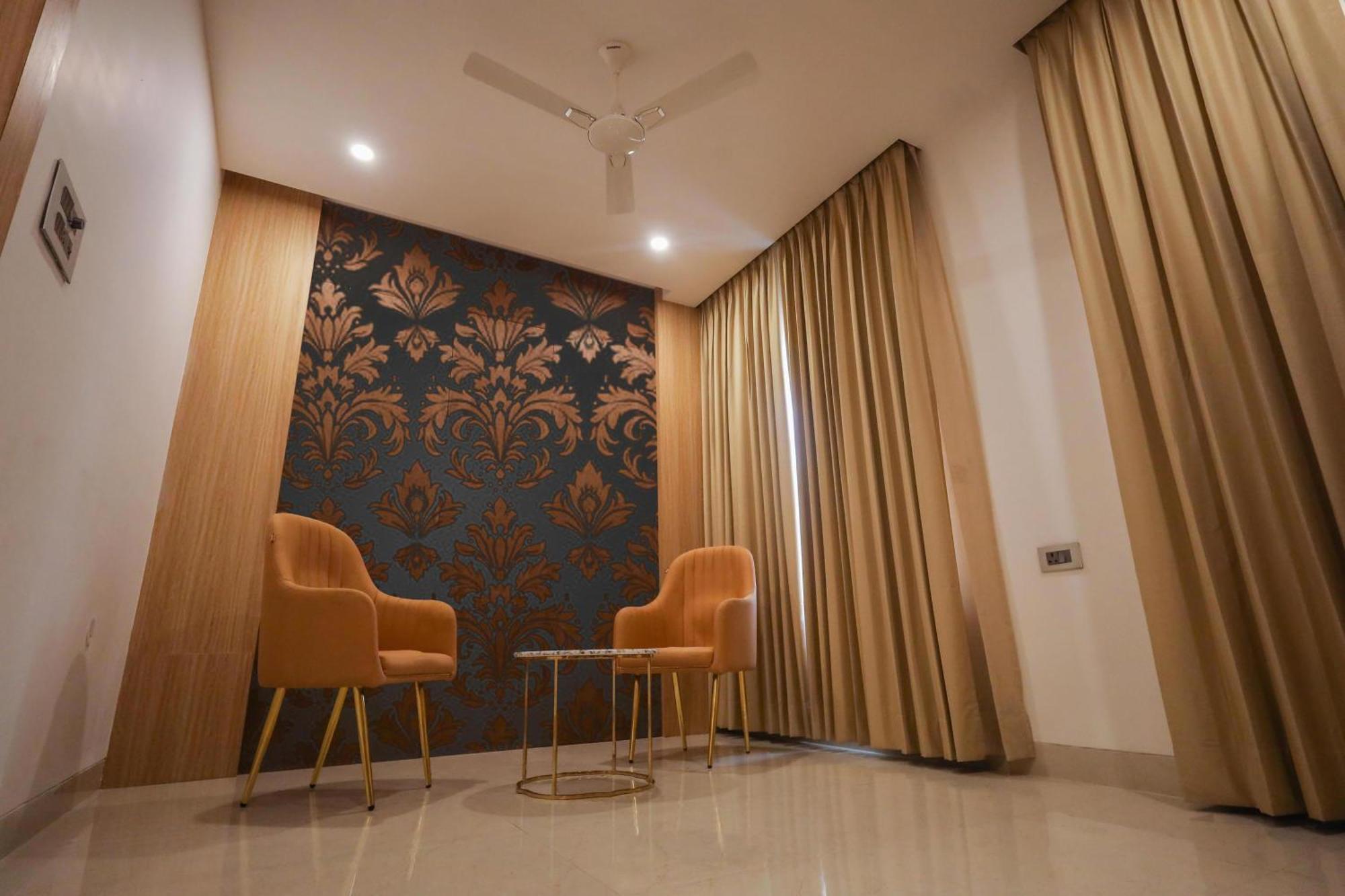 Hotel The Royal Legacy à Lucknow Extérieur photo